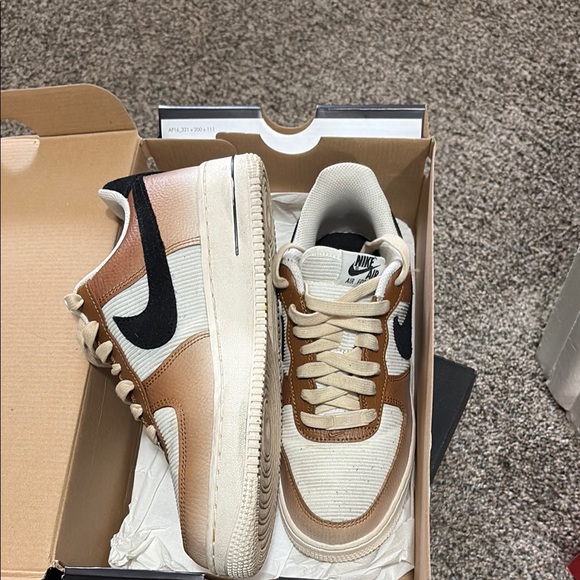 Nike Brown and White Sneakers Versatile Low-Top Design slightly worn - Picture 3 of 6